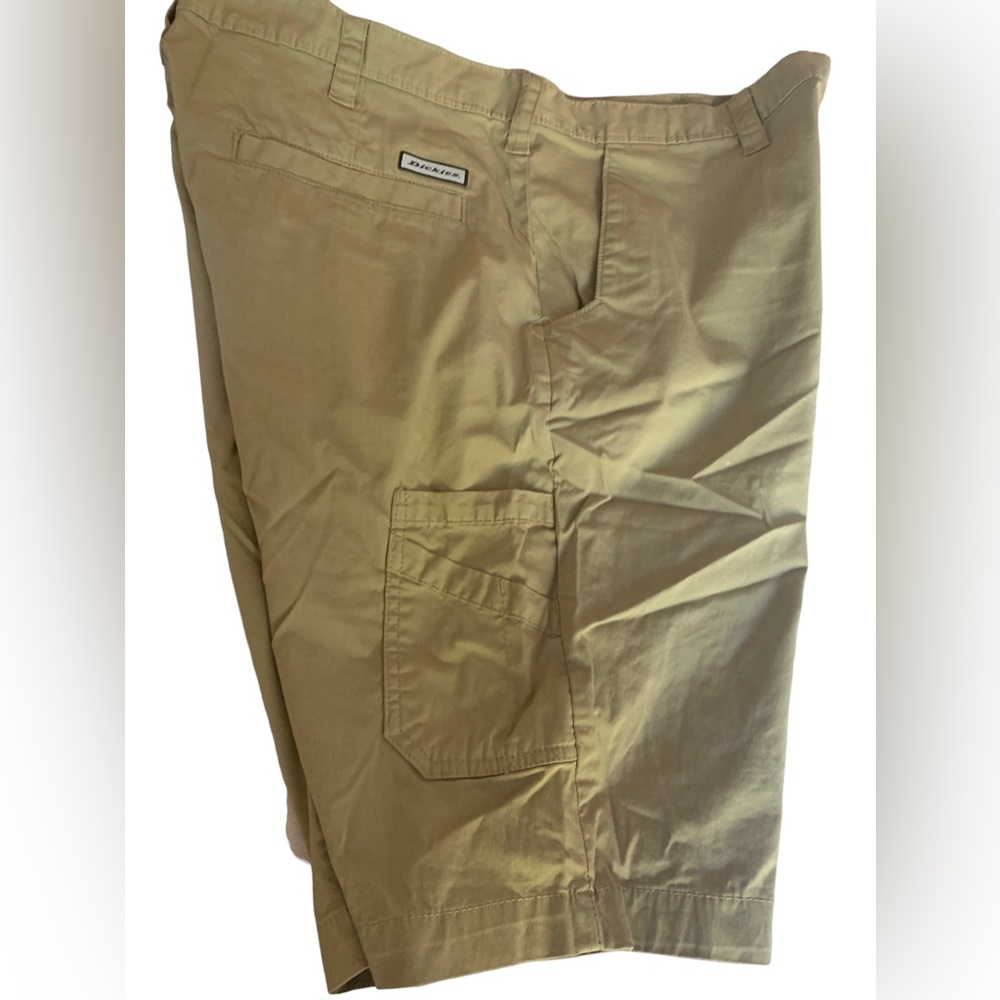 Dickies Temp-iQ Mens Khaki Cooling Cargo Shorts 35” X 10”